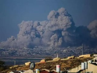 عمليات نسف منازل المواطنين لا تتوقف في قطاع غزة رغم التوصل إلى وقف لإطلاق النار قبل نحو أكثر من شهرين، حيث يواصل الاحتلال تنفيذ هذه العمليات بوتيرة أس...