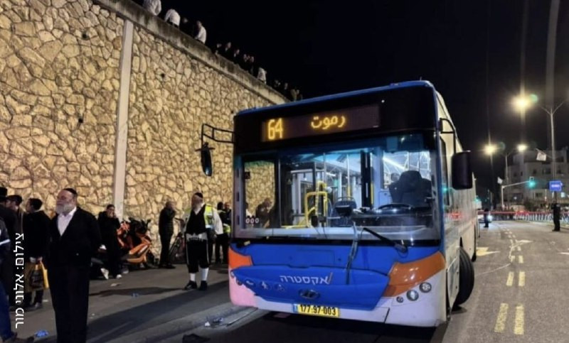 بتهمة القتل العمد، شرطة الاحتلال تقدم لائحة اتهام بحق الشاب المقدسي فخري الخطيب من سكان شرق القدس، وهو سائق الحافلة التي أدّت لمقتل مستوطن في القدس مس...