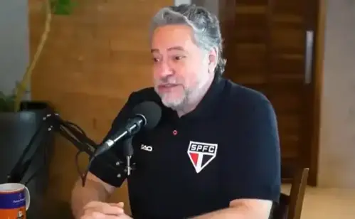 Torcida do São Paulo cobra renúncia de Julio Casares e desafia: "Basta de circo" nos rumos do clube
