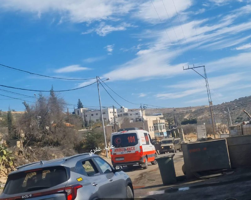 قوات الاحتلال تقتحم قرية المغير شرق رام الله وتمنع سيارات الإسعاف والطواقم الصحفية من الدخول إليها....