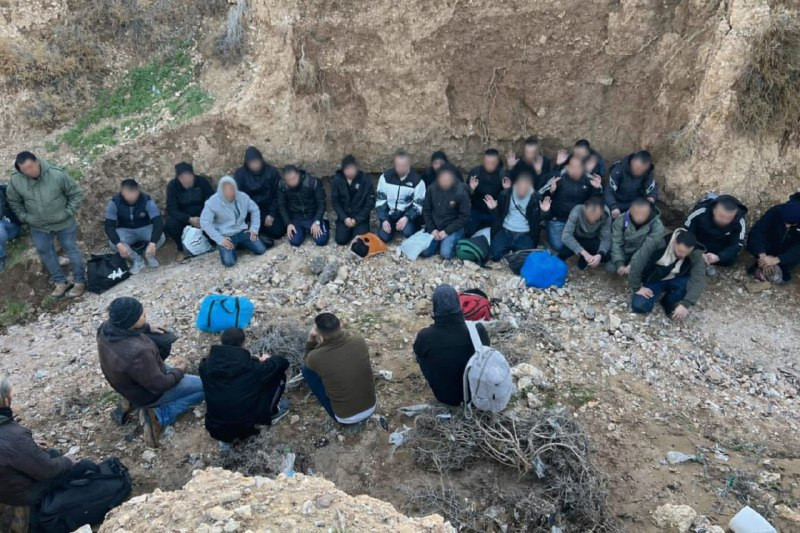 تم اعتقال 33 عامل فلسطيني بالقرب من مستوطنة روتيم في شمال شرق محافظة طوباس....