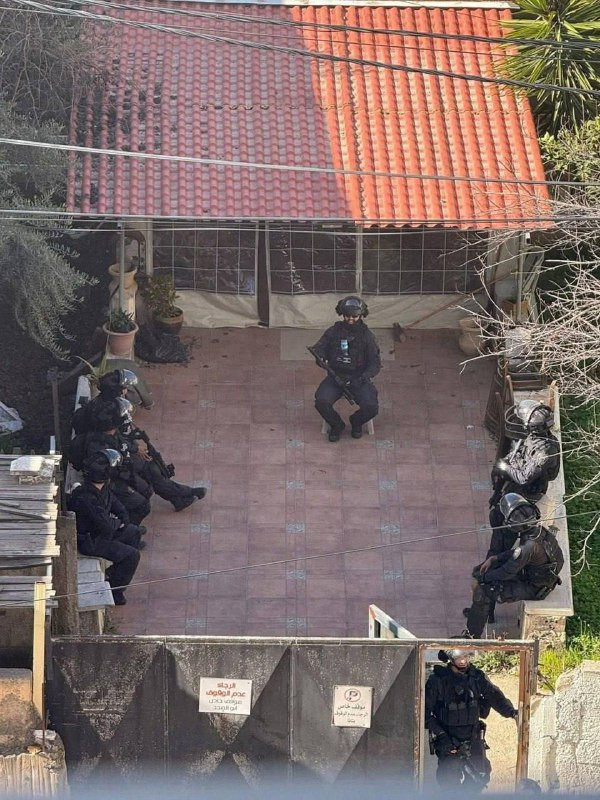 شرطة الاحتلال تستولي على أحد المنازل في بلدة كفر عقب شمال القدس....