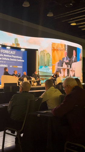 yPyyprDjWA6vVx5 .jpg