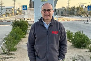 عمل في غزة 15 عاما.. الطبيب البريطاني نيك ماينارد: عدد أطفال غزة الذين استشهدوا يفوق ضحايا كل حروب العالم خلال آخر 5 سنوات، والنظام الصحي شبه منهار، و...