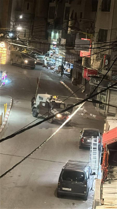 قوات الاحتلال تُجبر أصحاب المحال التجارية على إغلاقها وسط مدينة دورا جنوب الخليل...