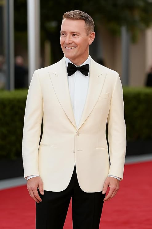 James Bond White Suit 4.jpg