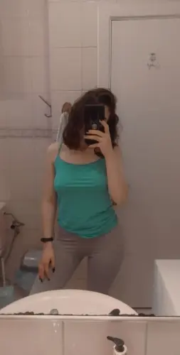 البوم نودز بنت عودها فرنساوي شكلها بنت ناس قالعة بتصور نفسها لصاحبها بتفرجيه جمال جسمها 34 519x1024