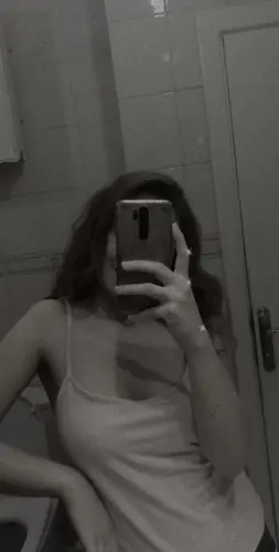 البوم نودز بنت عودها فرنساوي شكلها بنت ناس قالعة بتصور نفسها لصاحبها بتفرجيه جمال جسمها 4 519x1024