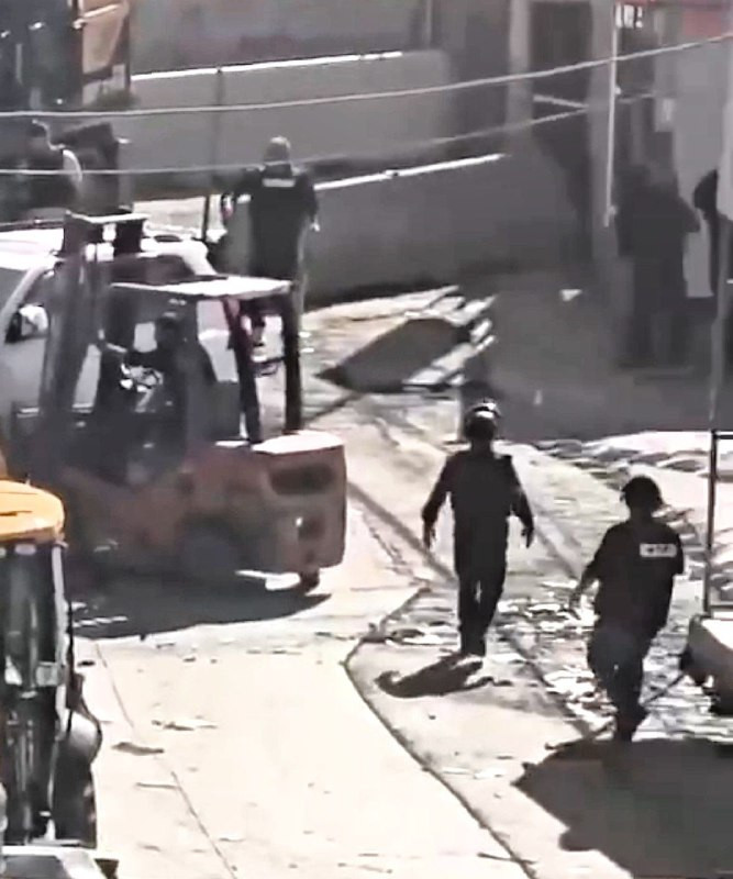 محافظة القدس: أعمال الهدم التي تنفذها قوات الاحتلال في شارع المطار قرب مخيم قلنديا شمالي مدينة القدس المحتلة، تُنفَّذ على قطعة الأرض رقم (1) المحاذية ...