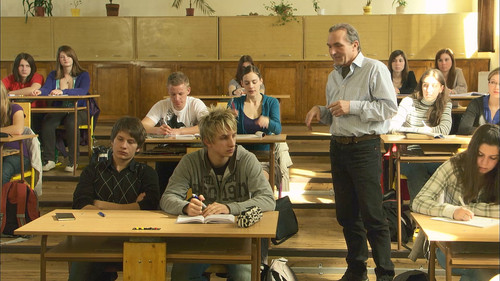 Bludicky.S01E01.Pad.Duvery.1080p.NF.WEB DL.CZ.AAC2.0.x264 My.mkv 20260126 010814.901.jpg