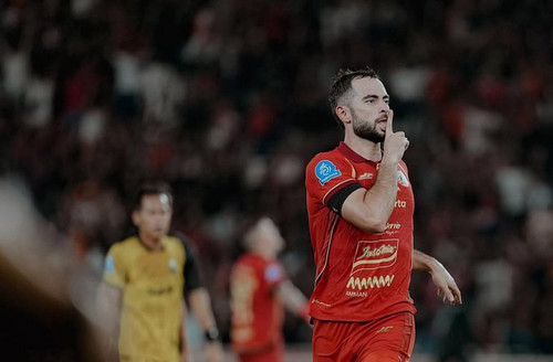 Jordi Amat persija gol.jpg