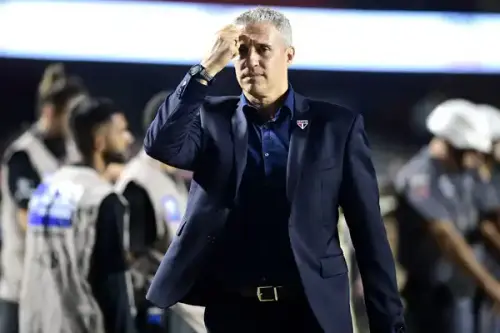 Crespo comemora evolução do São Paulo, exalta torcida e projeta reação na temporada