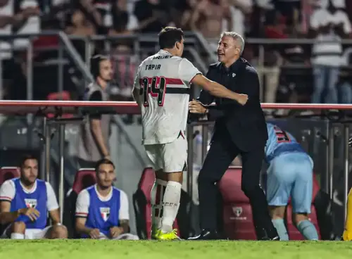 Tapia brilha nos clássicos e se firma como artilheiro decisivo do São Paulo