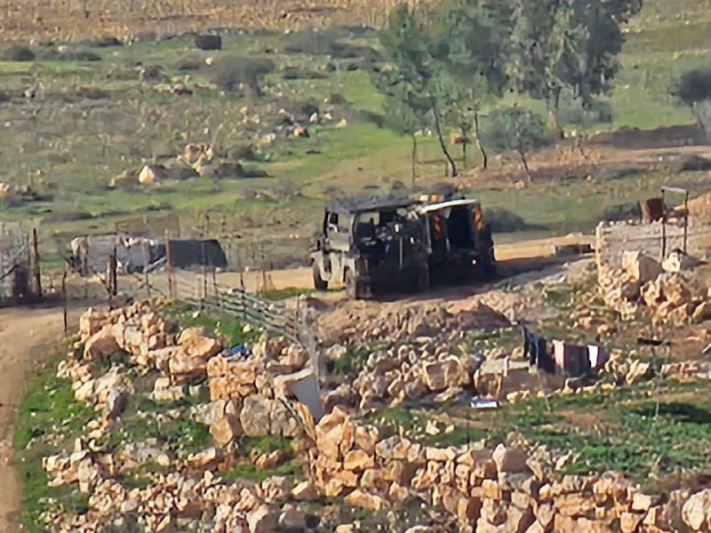 مكتب إعلام الأسرى: جيش الاحتلال يعتقل 3 نشطاء أجانب من تجمع أبو ناجح في منطقة الخلايل جنوب المغير شمال شرق رام الله بالضفة الغربية...