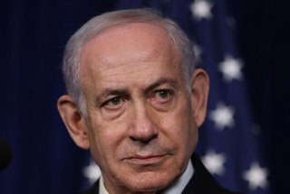 نتنياهو في كريات شمونة حيث تعقد جلسة للحكومة هناك: لا يمكن بعد الآن تسمية هذا المكان بـ«كريات كاتيوشا» أو «كريات حزب الله»، لأننا غيّرنا هنا الواقع ال...