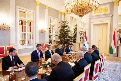 596817532 122263299986239180 4046552539592576923 n.jpg?stp=dst jpg s590x590 tt6& nc cat=110&ccb=1 7&.jpg