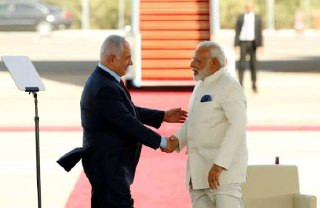 قناة 12 العبرية: نتنياهو يتصل برئيس الوزراء الهندي ويتفقان على عقد لقاء قريب بينهما....