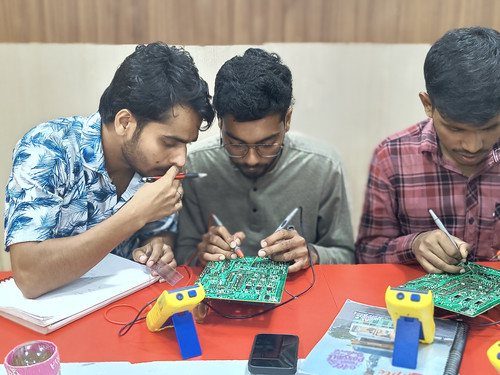 Multitech Institute | AC PCB Repairing Course in Delhi | 8800485390.jpg