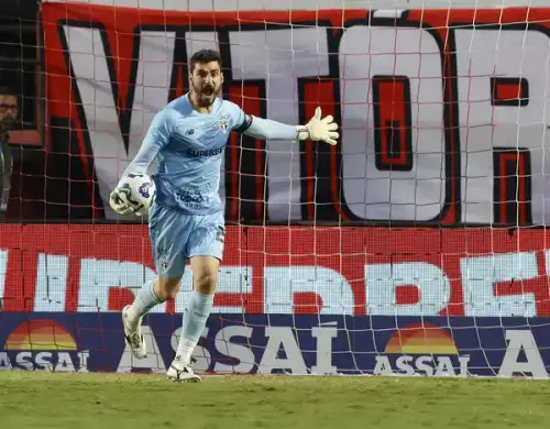 Rafael brilha ou decepciona? Torcedores do São Paulo avaliam a temporada do goleiro em votação