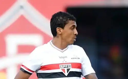 De saída?! Luiz Gustavo vive impasse salarial no São Paulo e pode sair após críticas à diretoria