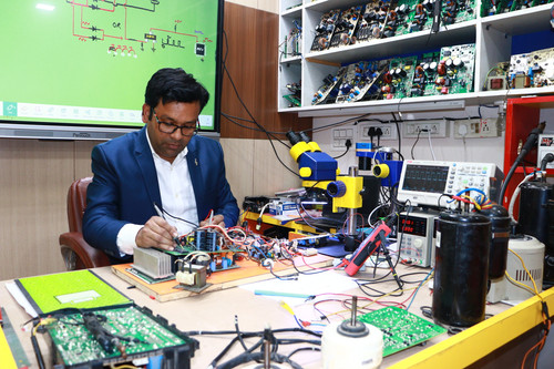 AC PCB Repairing Course | AC Repairing Course | Multitech Institute.jpg