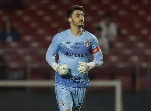 Rafael brilha como um farol em mar sombrio; São Paulo encerra temporada decepcionante