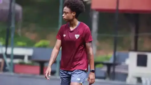 Zagueira do São Paulo confirma negociações adiantadas com o Fluminense nos bastidores