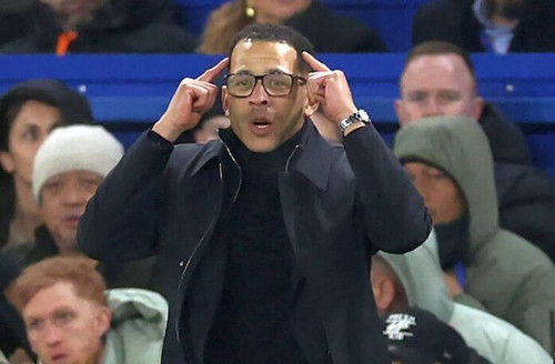 Liam Rosenior membela Robert Sanchez Getty Images 696x456.jpg