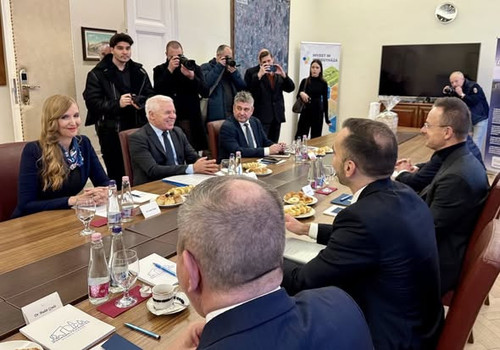 615821715 1423840035856193 4858384186698668604 n.jpg?stp=cp6 dst jpg s590x590 tt6& nc cat=111&ccb=1 .jpg