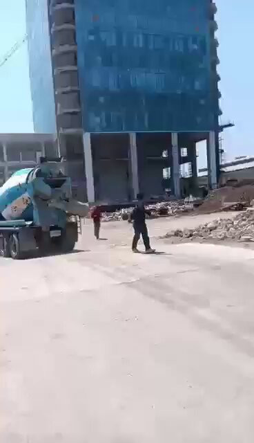 xv 7ZgMyUu4adx8L.jpg