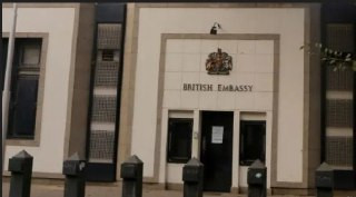 بوليتيكو: إغلاق السفارة البريطانية في طهران مؤقتًا....