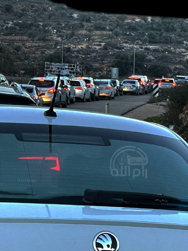 قوات الاحتلال تشدد إجراءاتها على حاجز عين سينيا شمال رام الله وتتسبب بأزمة في المكان....