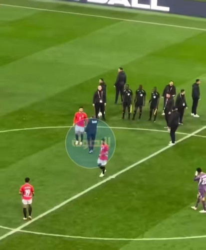 gHhut Tk6WnK548w.jpg