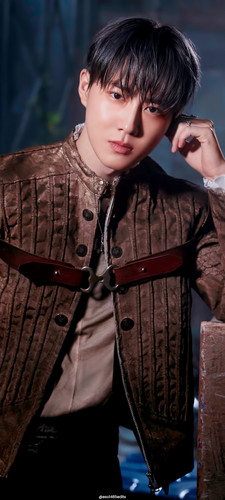 SUHO CROWN TEASER 2 LOCK 1 Edit.jpg