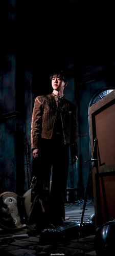 SUHO CROWN TEASER 2 LOCK 2 Edit.jpg