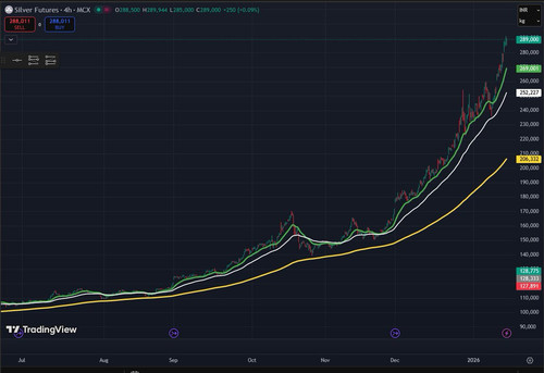 G rWXiJbQAIS4KI?format=jpg.jpg