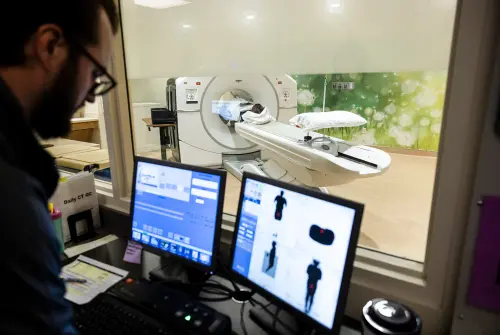 7 in 10 cancer patients now survive five years, report finds.webp