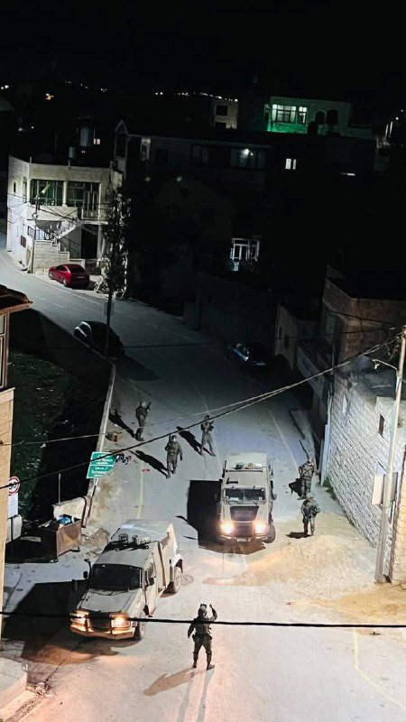 الاحتلال يقتحم قرية كفر مالك شرق رام الله ويفرض عليها منع تجول مع إغلاق مداخلها...