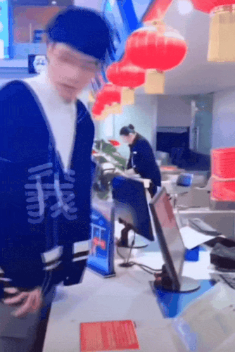 008lCv3kgy1i9bjalduy9g30k00tw7x1 compressed.gif