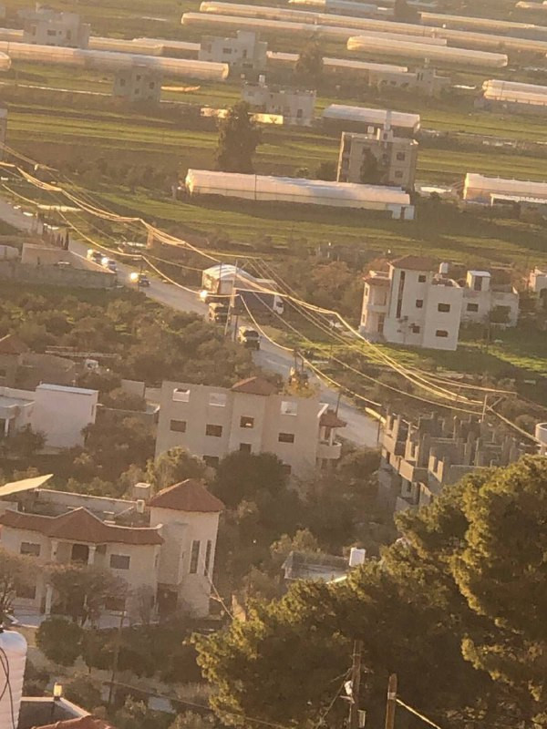 صورة | مواجهات بين شبان وقوات الاحتلال خلال اقتحام بلدة بيت دجن شرق نابلس، وسط إطلاق للرصاص الحي....