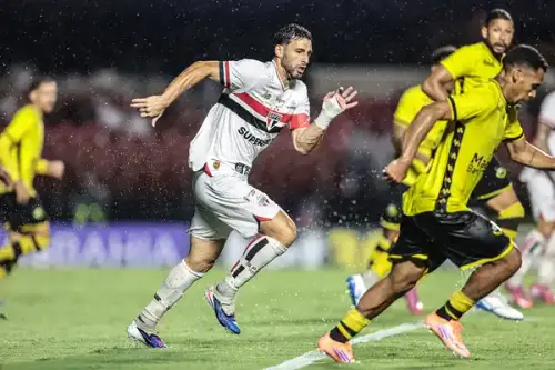 Calleri admite impacto da crise política e cobra blindagem no São Paulo
