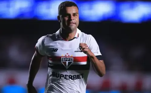 Alisson fica fora no São Paulo e negociação com Corinthians ganha força