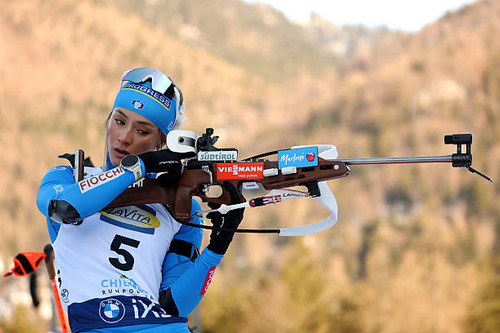 RUHPOLDING, GERMANY - JANUARY 16:  Hannah Auchentaller of Italy competes in the Women 7.5km Sprint d.jpg