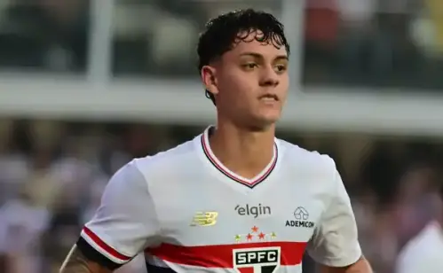 São Paulo pressiona, Lucca acerta a trave e torcida se empolga no Morumbi