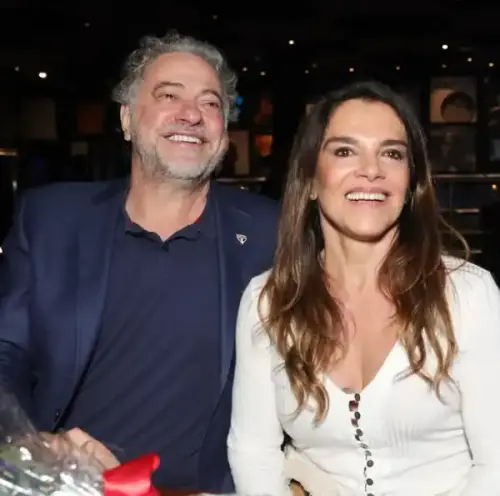 Ameaças pesadas!  Mara Carvalho, namorada de Julio Casares, denuncia ameaças na internet e busca apoio legal