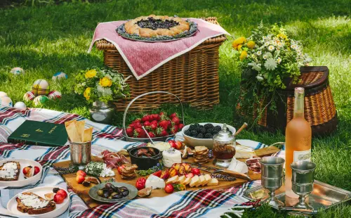 «Посуда и аксессуары для создания праздничной атмосферы».webp