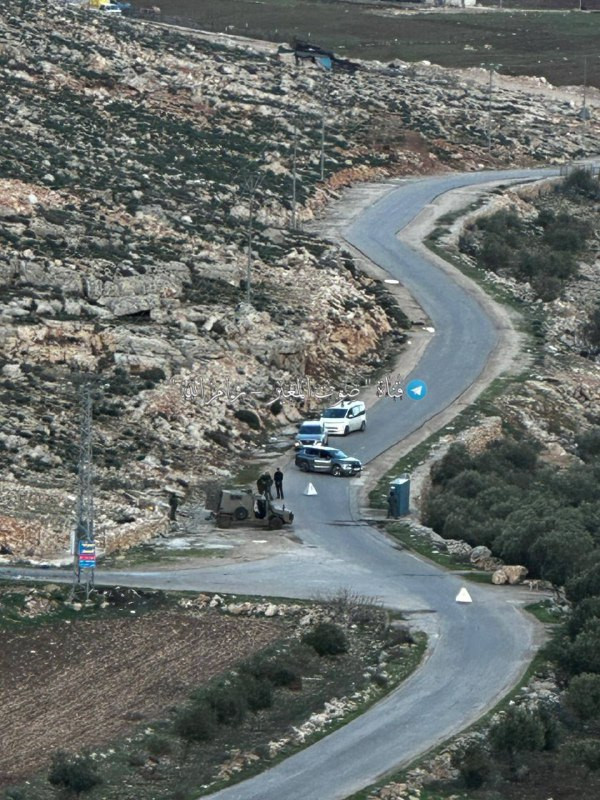 الاحتلال يمنع الطواقم الصحفية من مغادرة قرية المغير بالضفة بحجة أنها منطقة عسكرية مغلقة...