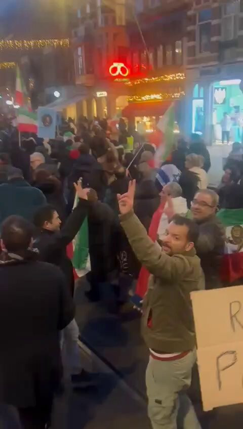 Vmk ILCedxASyQye.jpg