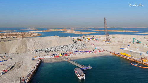 One shot cinematic flight over AMALI island construction Dubai’s World Islands 4 33 screenshot.jpg