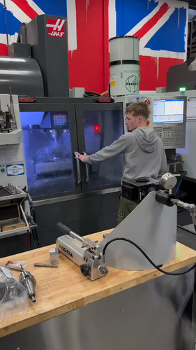 8j88e7I 7BE 5wYm.jpg